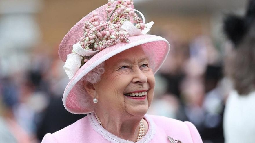 Kraliçe Elizabeth Sosyal Medya Hesaplarını Yönetebilecek Bir Uzman Arıyor