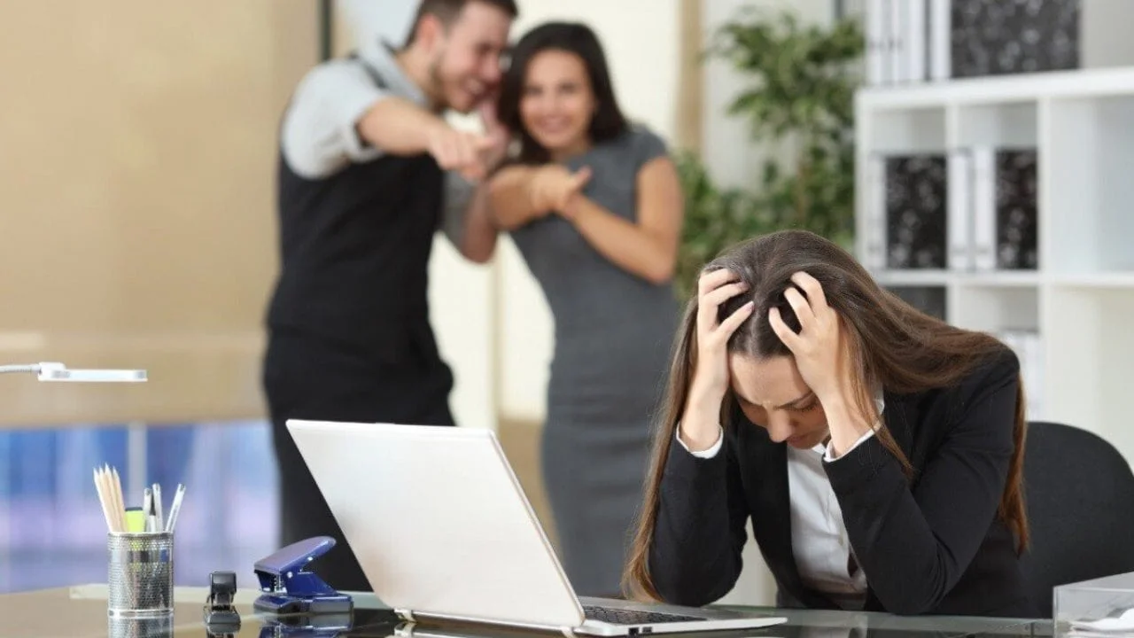 Ofis Zorbalığı Mobbing Hakkında Bilmeniz Gerekenler-min