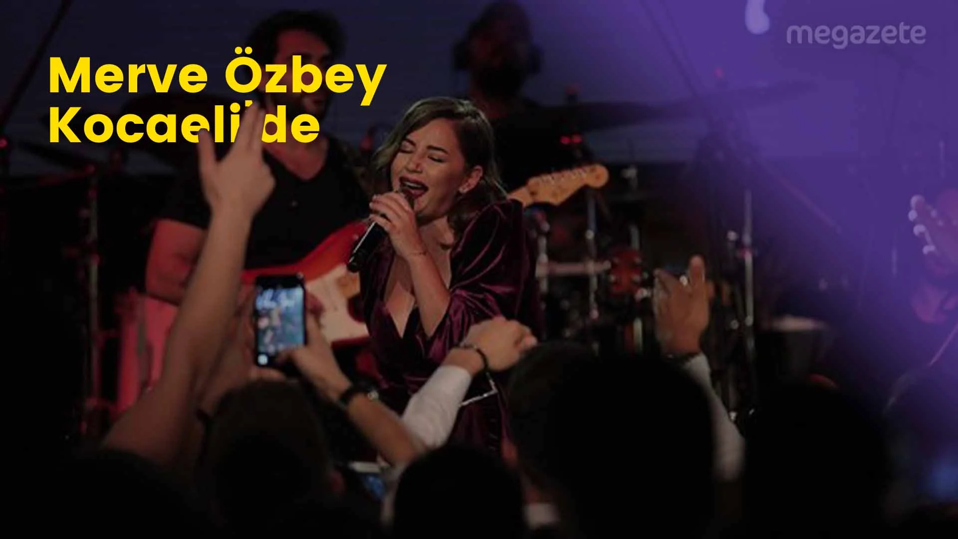 Merve Özbey Kocaeli Hayal kahvesi’nde