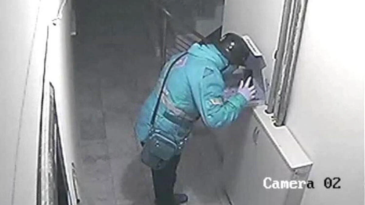 corona virüsü tükürerek yayan varlıklar