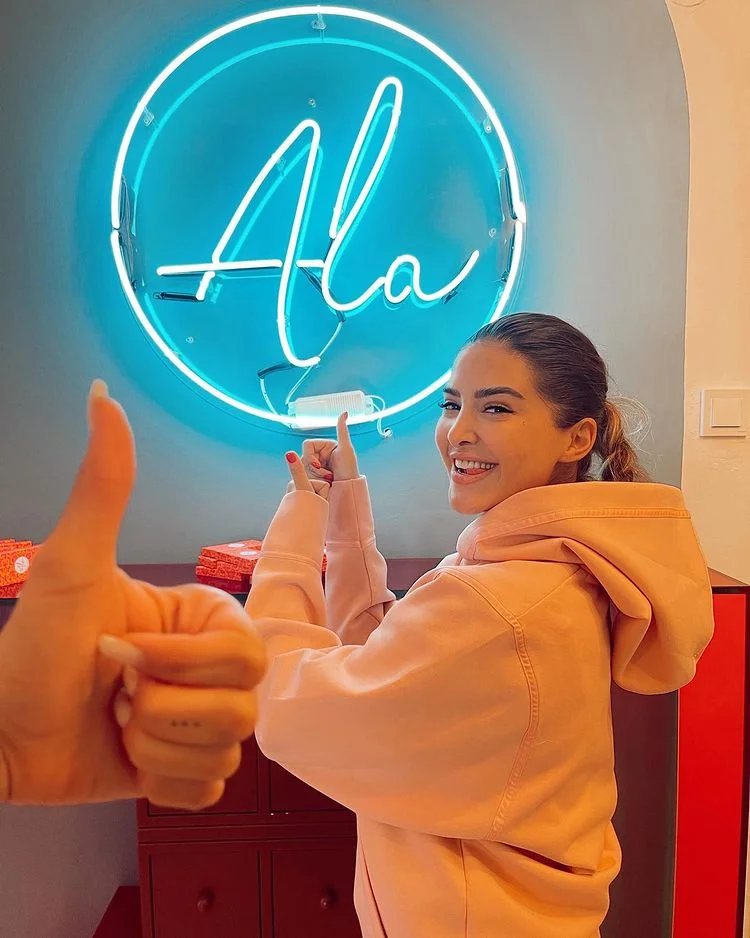 Ala Tokel Ne İş Yapıyor?